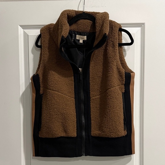 Elan Jackets & Blazers - NWT  ELAN Brown  and Black Sherpa Vest sz l